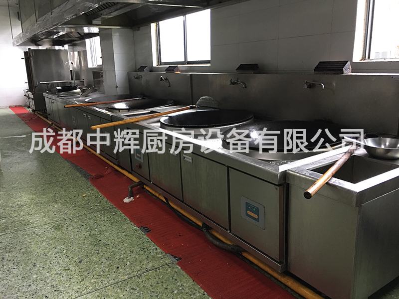 四川不銹鋼廚房設(shè)備廠家從源頭解決油煙飄散的問題